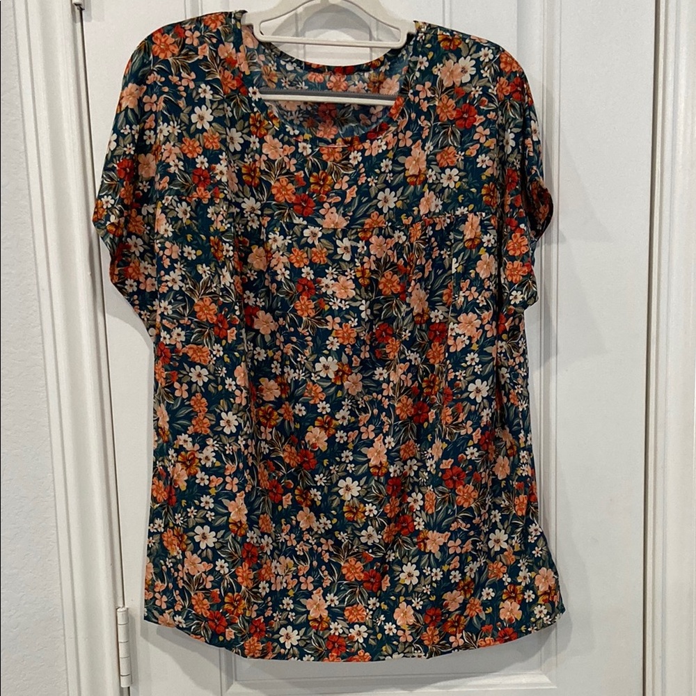NWOT Floral Women's Top